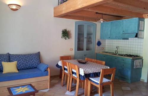 Pucara Apartment | La Vigna - comfortable loft with outdoor hot tub surrounded by lemon gardens