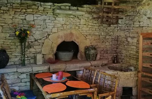 Saint-Amand-de-Coly House | La vignolle