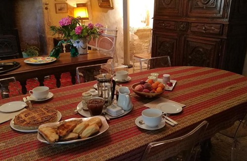 Saint-Amand-de-Coly House | La vignolle