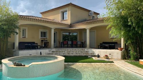 Saint-Drezery House | La villa Bouddha Bamboo