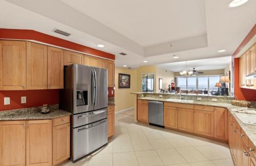 Redington Shores Apartment | La Vistana 703