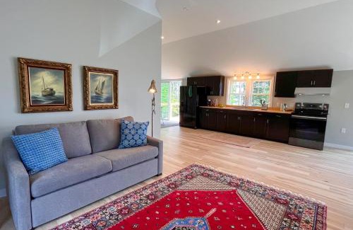 Waldoboro Apartment | La Vita Semplice