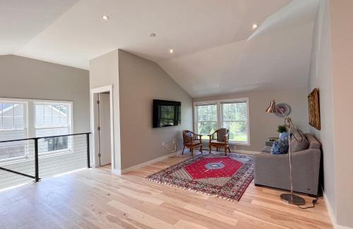 Waldoboro Apartment | La Vita Semplice