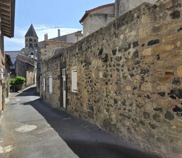 Saint-Saturnin House | La Voûte Noble