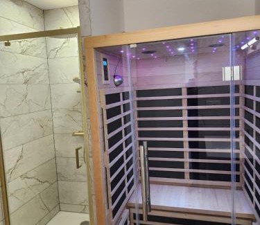 Doue-la-Fontaine Apartment | La Volupté - Love room avec Jacuzzi - Sauna