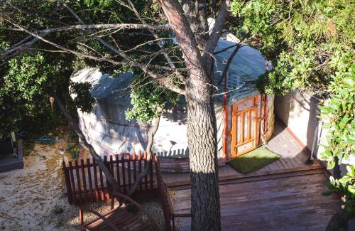 Caveirac House | La yourte de Nîmes, sauna, spa , jacuzzi piscine et aire de jeux privatif