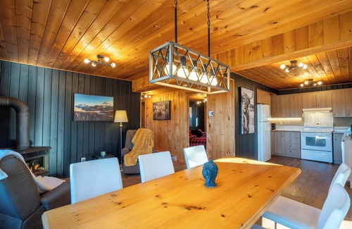 Saint Zenon Ski Chalet | La Zenitude Spa & Lake View