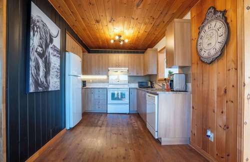 Saint Zenon Ski Chalet | La Zenitude Spa & Lake View