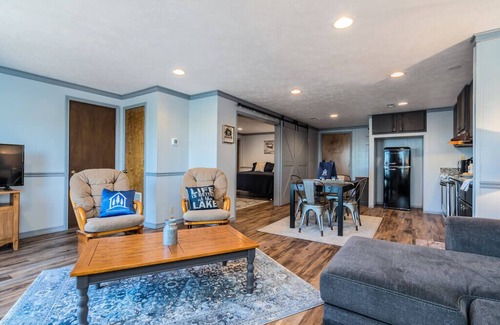 Big Cedars House | Labor Day Open-Lake Front King Suite: Full Kitchen-Deck-Shared Hot Tub-Free Tix Daily