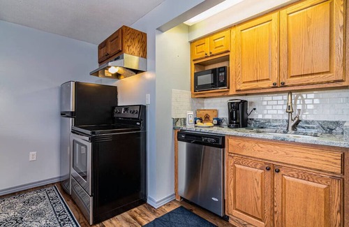 Big Cedars Apartment | Labor Day Open-Lakeside Landing on Table Rock with Access & Free Daily Tickets!