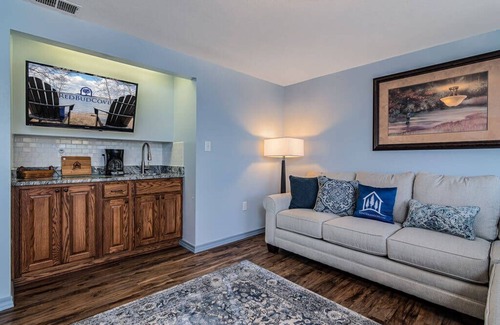 Big Cedars Apartment | Labor Day Open-Lakeside Landing on Table Rock with Access & Free Daily Tickets!