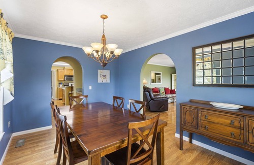 Omaha House | Labor Day Open-Near Branson & Thunder Ridge-Free Tickets-Live Llamas-Private HotTub-Near Lakes