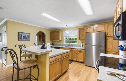 Omaha House | Labor Day Open-Near Branson & Thunder Ridge-Free Tickets-Live Llamas-Private HotTub-Near Lakes