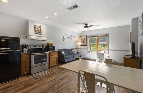 Big Cedars Apartment | Labor Day Open! Suite Relaxation Steps to Table Rock! Near Big Cedar! Free Tickets Daily!