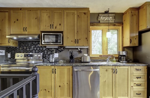 Amherst Ski Chalet | Lac Brochet ☼ Ski Mont-Tremblant ♥ Spa 4 Seasons ♫