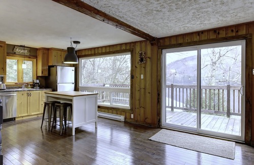 Amherst Ski Chalet | Lac Brochet ☼ Ski Mont-Tremblant ♥ Spa 4 Seasons ♫