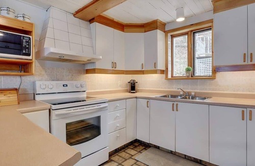 Potton Ski Chalet | Lac Memphremagog Waterfront - Spa - Le Mimosa