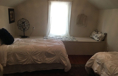 Carmine Bed & Breakfast | Lacey room of Cala Lily