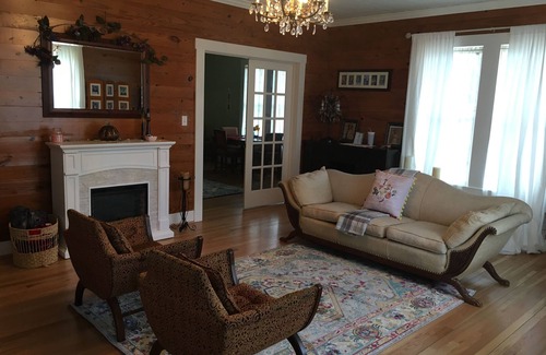 Carmine Bed & Breakfast | Lacey room of Cala Lily