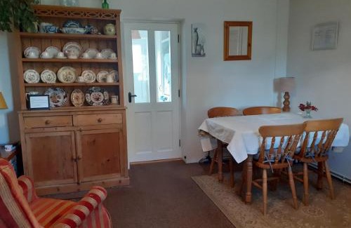 Garrykennedy House | Lackaroe Cottage