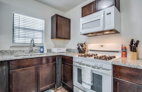 West San Antonio House | ❤️Lackland AFB☀️Touch-Free💥Parking⚡️Streaming TV