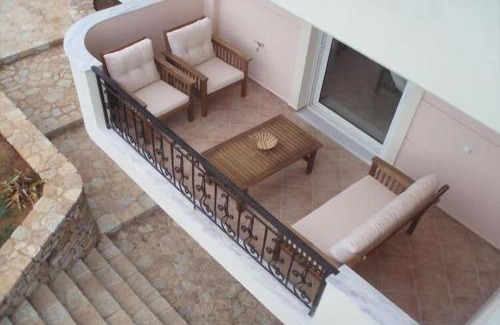 Vigklafia Apartment | Laconian Collection 'Applause Blue' Apartment