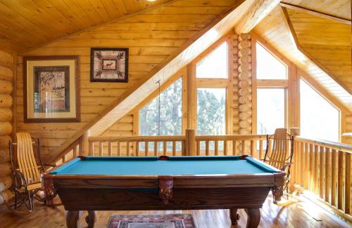 Alto House | Lacys Log Cabin Alto Home with Mountain Views!