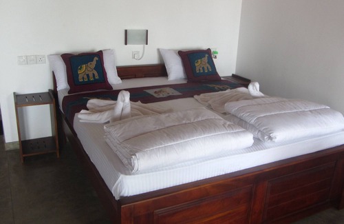 Ambalanthota Hotel | Ladja Beach Resort