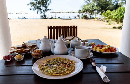 Ambalanthota Hotel | Ladja Beach Resort