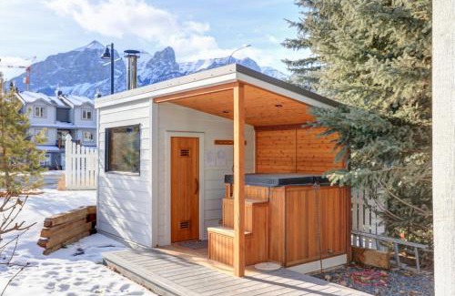 Canmore Hotel | Lady MacDonald Country Inn
