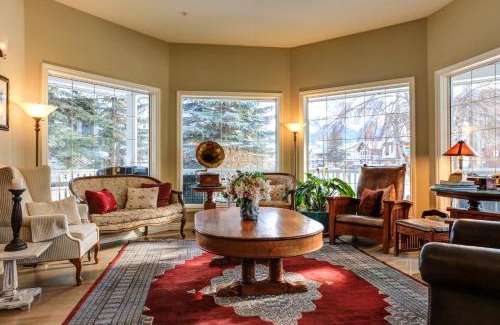 Canmore Hotel | Lady MacDonald Country Inn