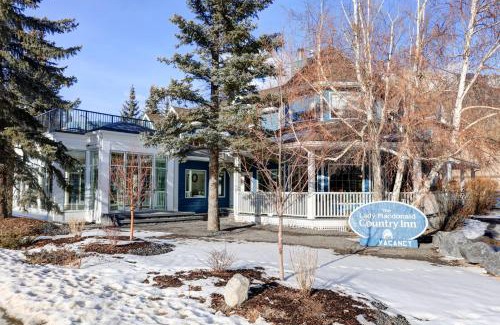 Canmore Hotel | Lady MacDonald Country Inn
