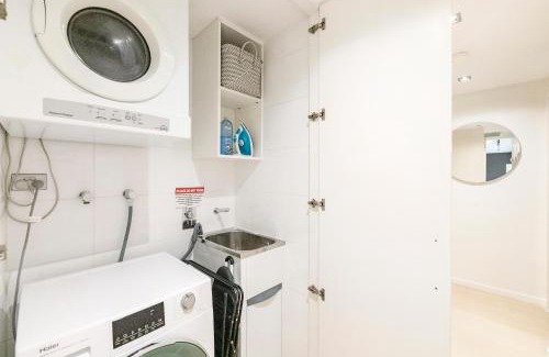 Darwin City Centre Apartment | 'Lady of the Lagoon' Spacious Waterfront Luxury