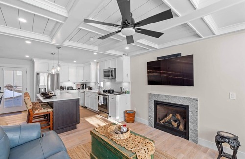 Laconia House | Lady of The Lake