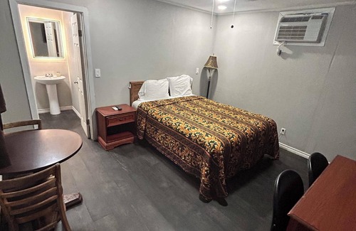 Johnson City Hotel | Ladybird Inn