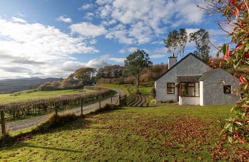 Castle Douglas Cottage | Laghead Cottage - a cottage that sleeps 6 guests in 3 bedrooms