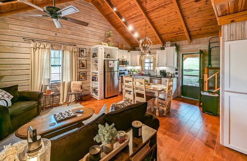 Boswell House | Lagniappe Cabin ~ romantic getaway