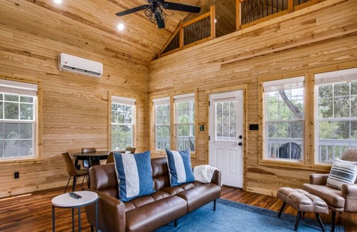 Oatmeal House | Lago - Craftsman Style "Lake Cabin" near Lake Travis