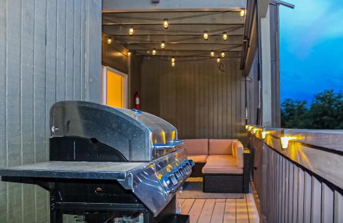 Point Venture House | Lago Retreat