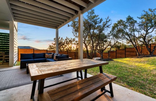 Lago Vista House | Lago Vista Home with Game Room and Outdoor Tub!