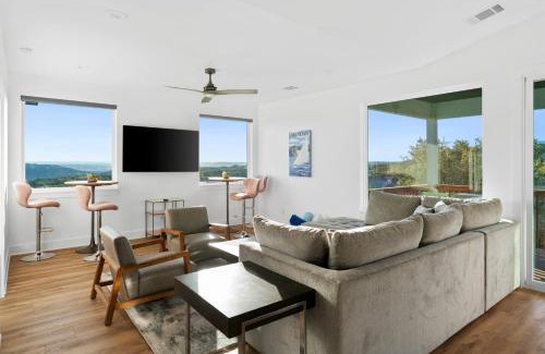 Lago Vista House | Lago Vista Home with Game Room and Outdoor Tub!