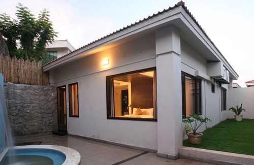 Bommaraspet Hotel | Lagoon Bay at Leonia