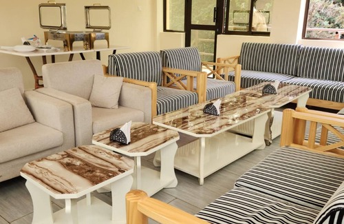 Kutus Hotel | Lagoon Resort & Spa