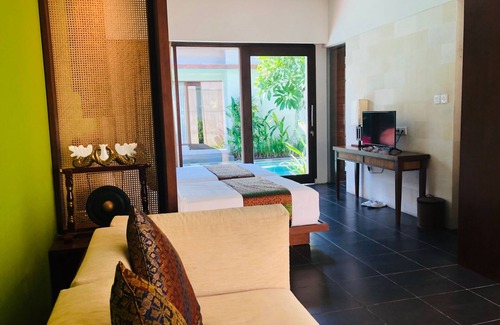 By Pass Ngurah Rai Villa | Lagoon Villa direct Pool Access 5 mins ride to Jimbaran Beach #3