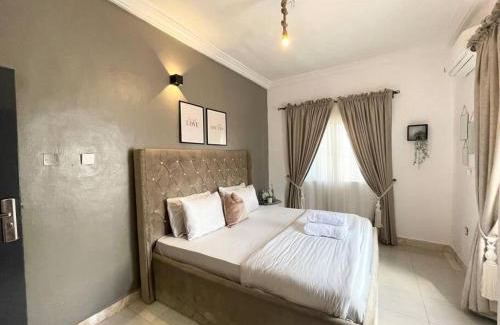 Oshodi-Isolo Apartment | Lagos Luxury Living - Fully Serviced 3 Bedroom Apartment