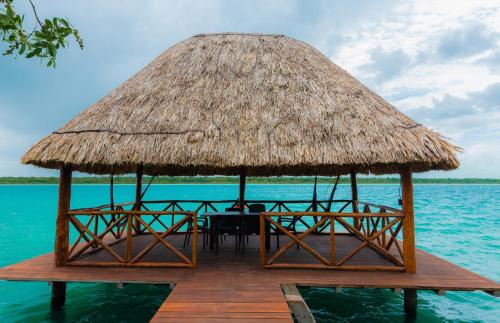Pedro A. Santos Cabin | Laguna Bacalar Ichkiichpan