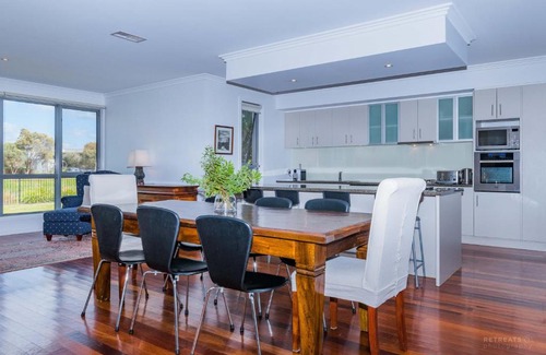 Torquay House | Lahinch Mews - Family Bookings Only