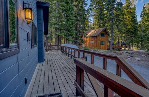 Chamberlands House | Laid-Back Tahoe Stay Walk to Lake & EV Charger