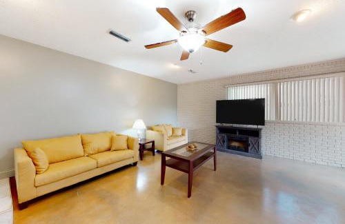 Thomas Drive House | Laird Lagoon