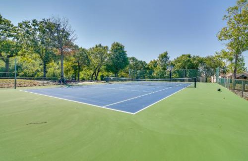 Indian Point Apartment | Lake Access and Pool Branson Condo - 2 Mi to Marina
